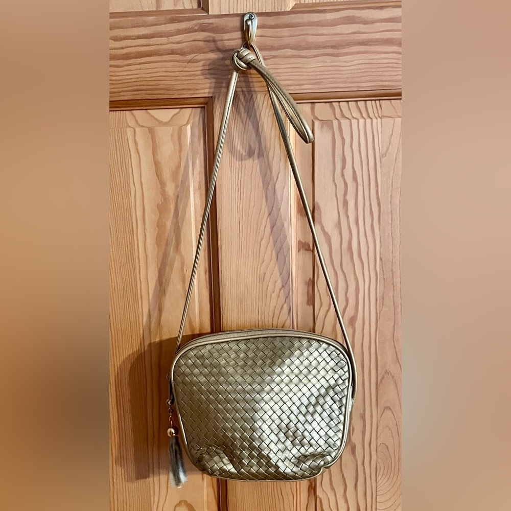 Vintage 80s Gold Metallic Woven Leather Crossbody Bag Boho Tassel Purse Glam - Picture 11 of 17
